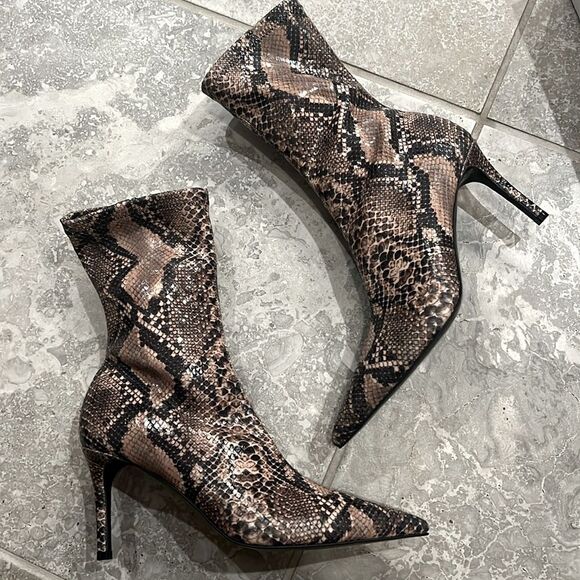 Stella McCartney Stella Iconic Pointed Toe High Heel Booties, New, Size 35.5 - Picture 5 of 13